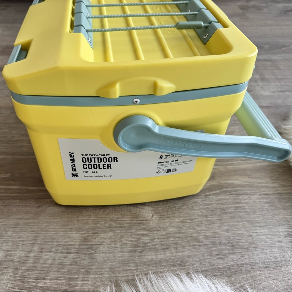 💛 STANLEY Easy-Carry Outdoor Cooler 7 QT Pomelo - Picture 9 of 16